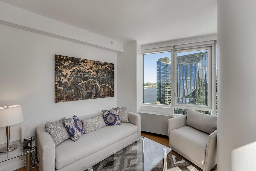 Building Photo - 625W W 57th St