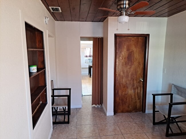 Building Photo - 6600 SW 26th St