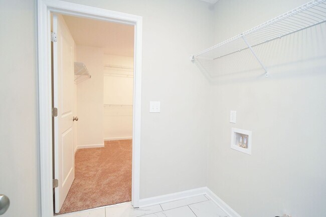 Building Photo - Beautiful 5 / 3 home in John's Landing!  Ask about our 2-year lease promotion!