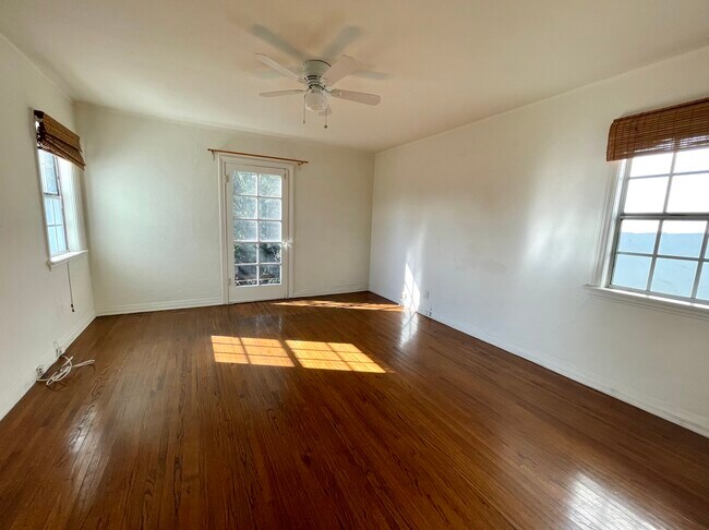 Building Photo - 925 Westmount Dr