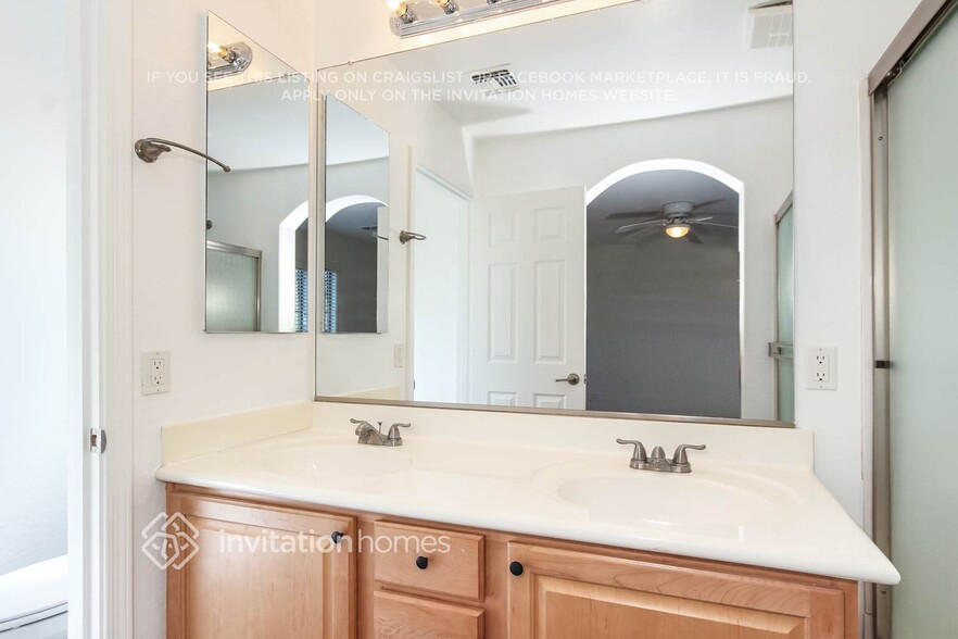 Building Photo - 2516 N 148th Dr