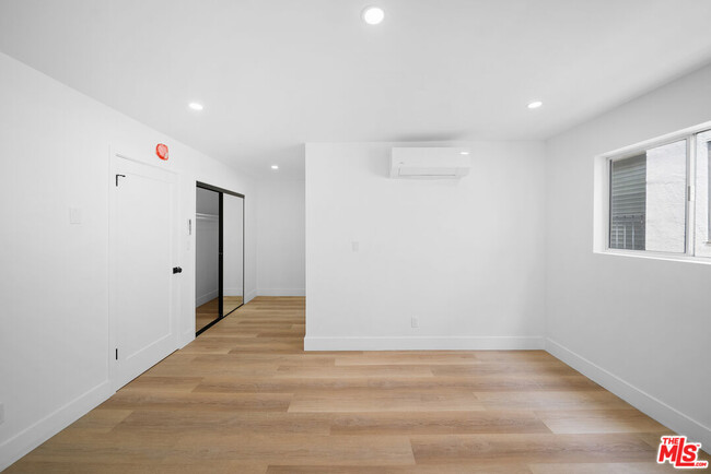 Building Photo - 605 San Vicente Blvd