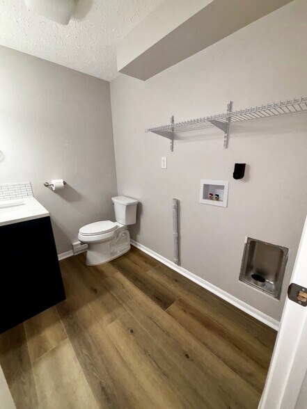 Building Photo - 981 Yale Ave