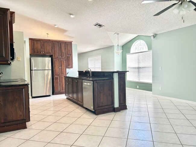 Building Photo - Amazing Dream Home with Water View and Pri...