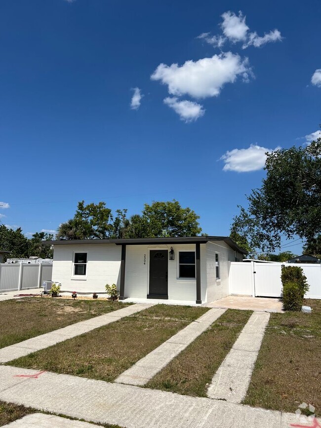 Building Photo - Totally updated !! All new interior. Bri...