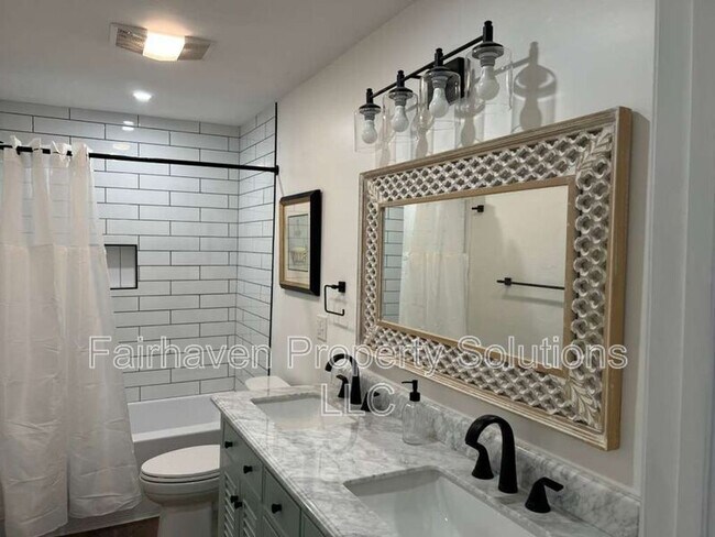 Building Photo - 2827 E 5th Ave