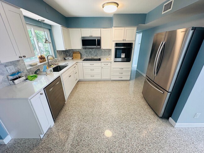 Building Photo - 385 S Tessier Dr
