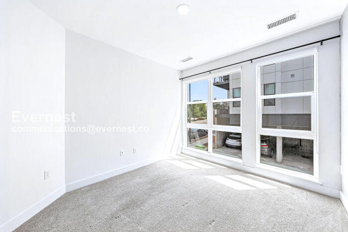 Building Photo - 3500 S Corona St