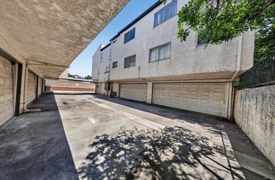 Building Photo - 9540 Sepulveda Blvd