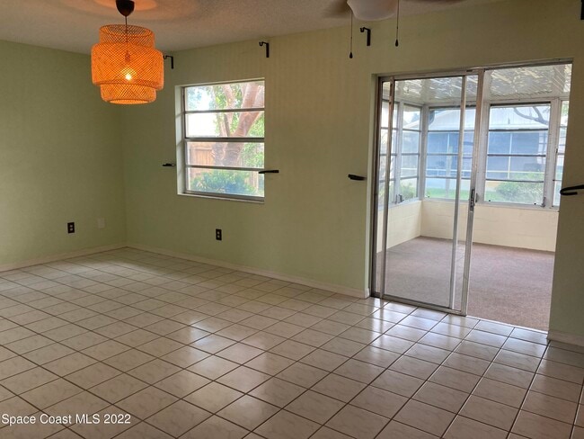 Building Photo - 711 Walnut Dr