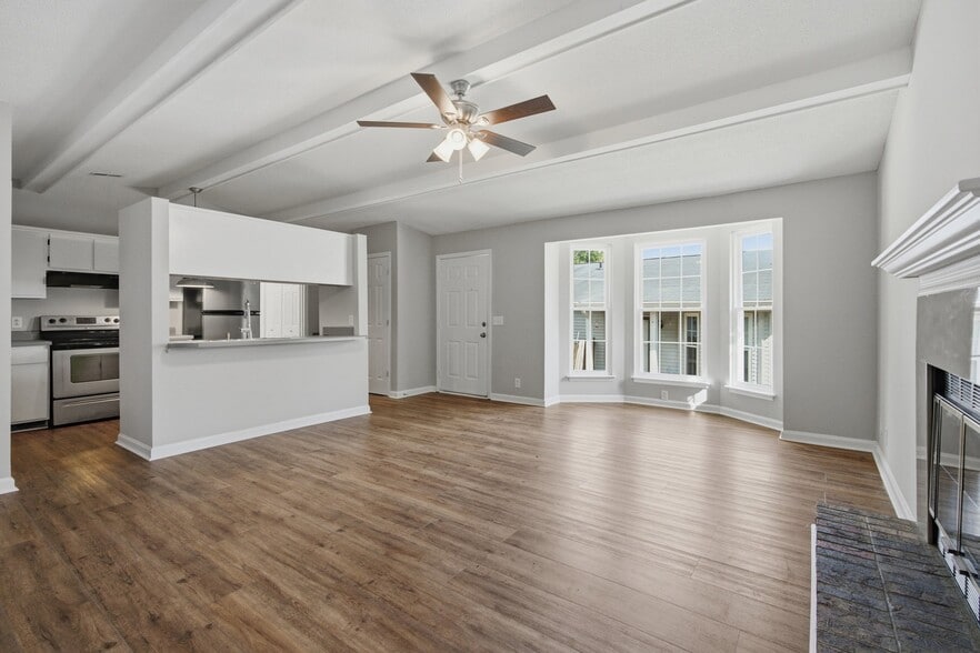 Building Photo - 944 Patio Dr