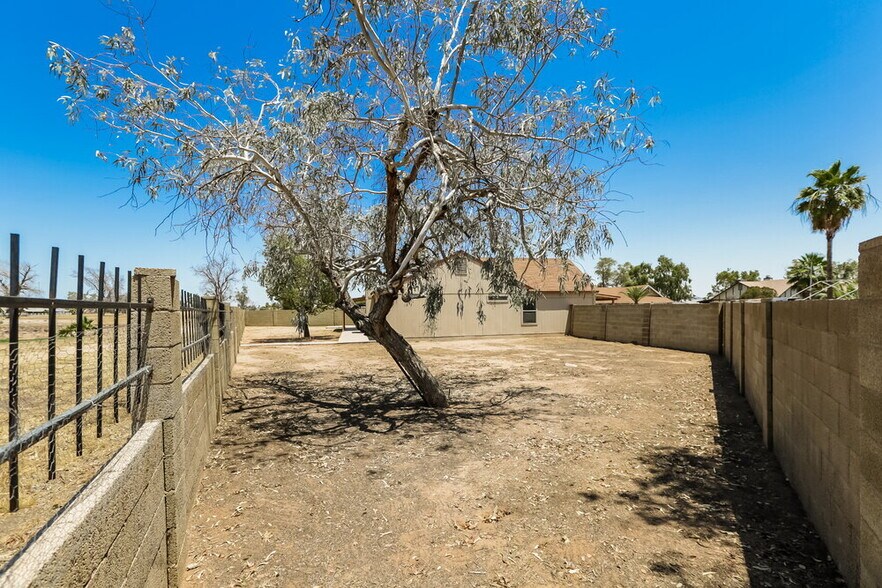 Building Photo - 4626 N 106th Ave