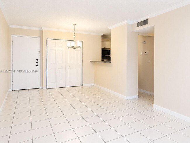 Building Photo - 310 Fontainebleau Blvd