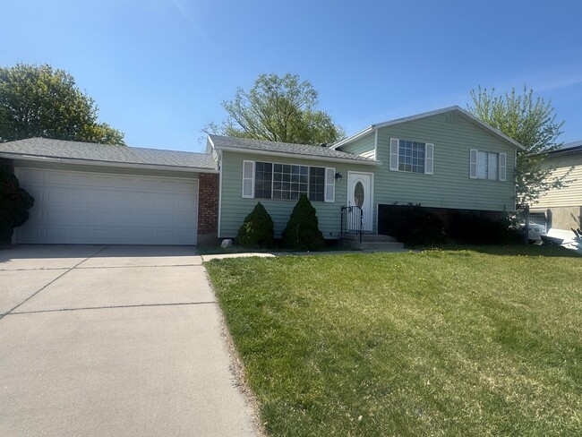 Primary Photo - Beautiful Taylorsville Home for rent!