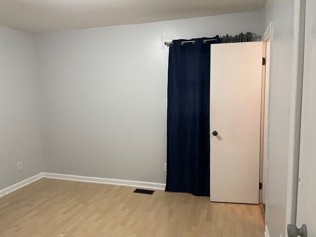 Building Photo - BEAUTIFUL 3 BED, 1.5 BATH BRICK HOME LOCAT...
