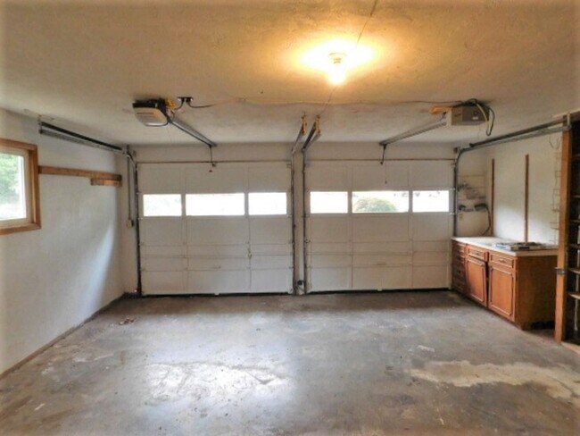 Building Photo - 3Bd/1.5Ba Single Story House - Available S...