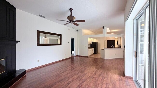 Building Photo - 9639 Fox Hearst Rd