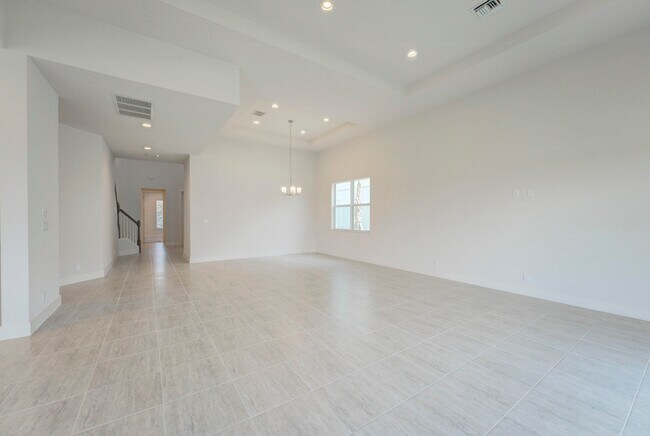 Building Photo - 9346 Crestview Cir