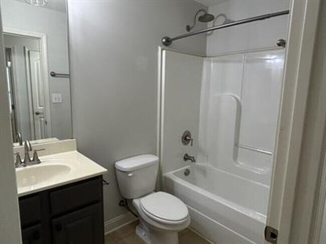 Building Photo - Charming 3-Bedroom, 2-Bath Home – 1,382 Sq Ft