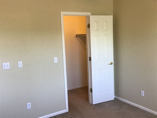 Building Photo - 7122 Edgewood Dr