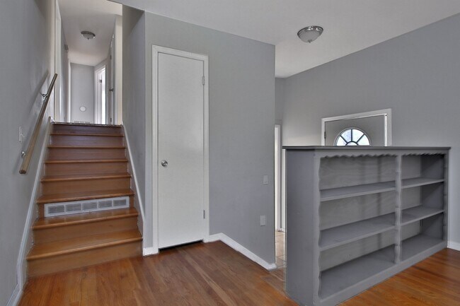 Building Photo - Large 3 bed/2 bath with BONUS ROOM in Yukon!