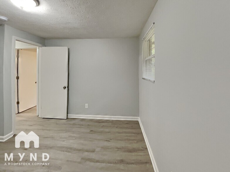 Building Photo - 6150 Lullwater Dr