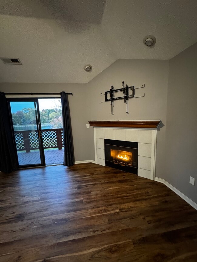 Building Photo - 8599 Scenicview Dr