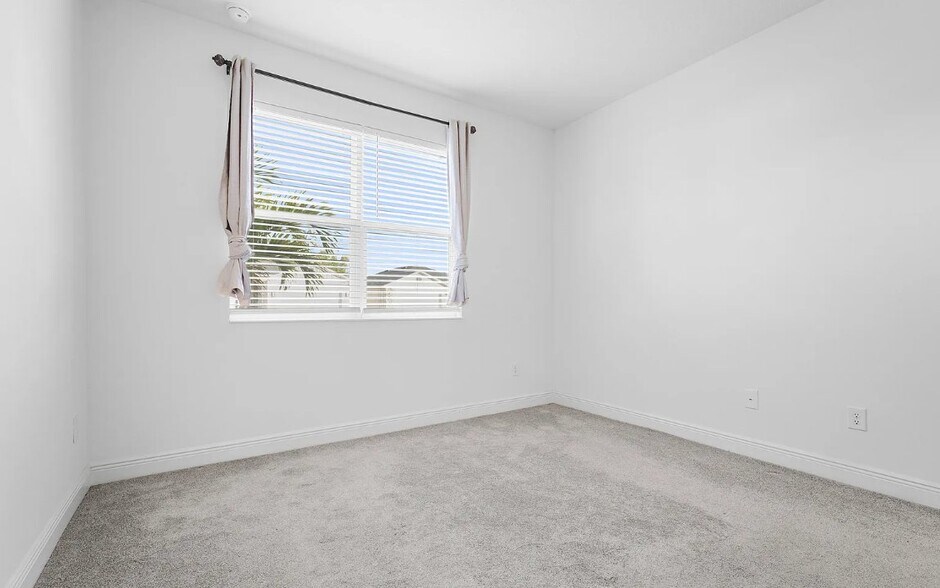 Building Photo - 7322 34th Ct E