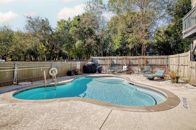 Building Photo - 6700 Cooper Ln