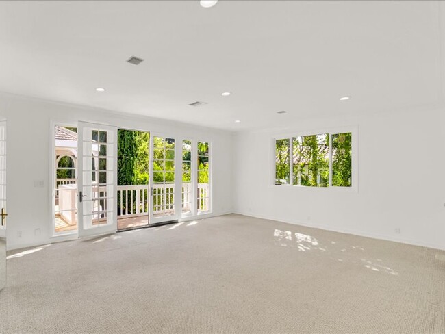 Building Photo - 9654 Wendover Dr