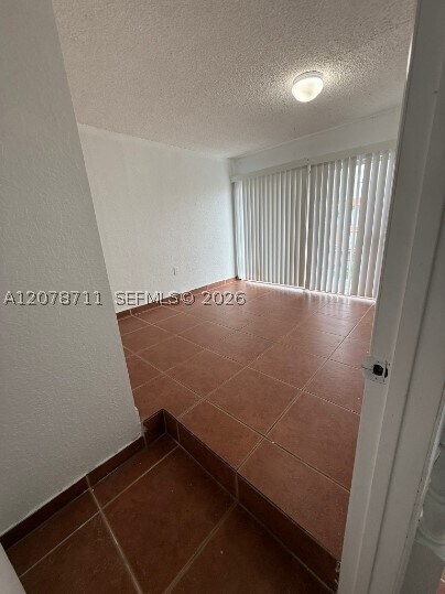 Building Photo - 1305 W 46th St