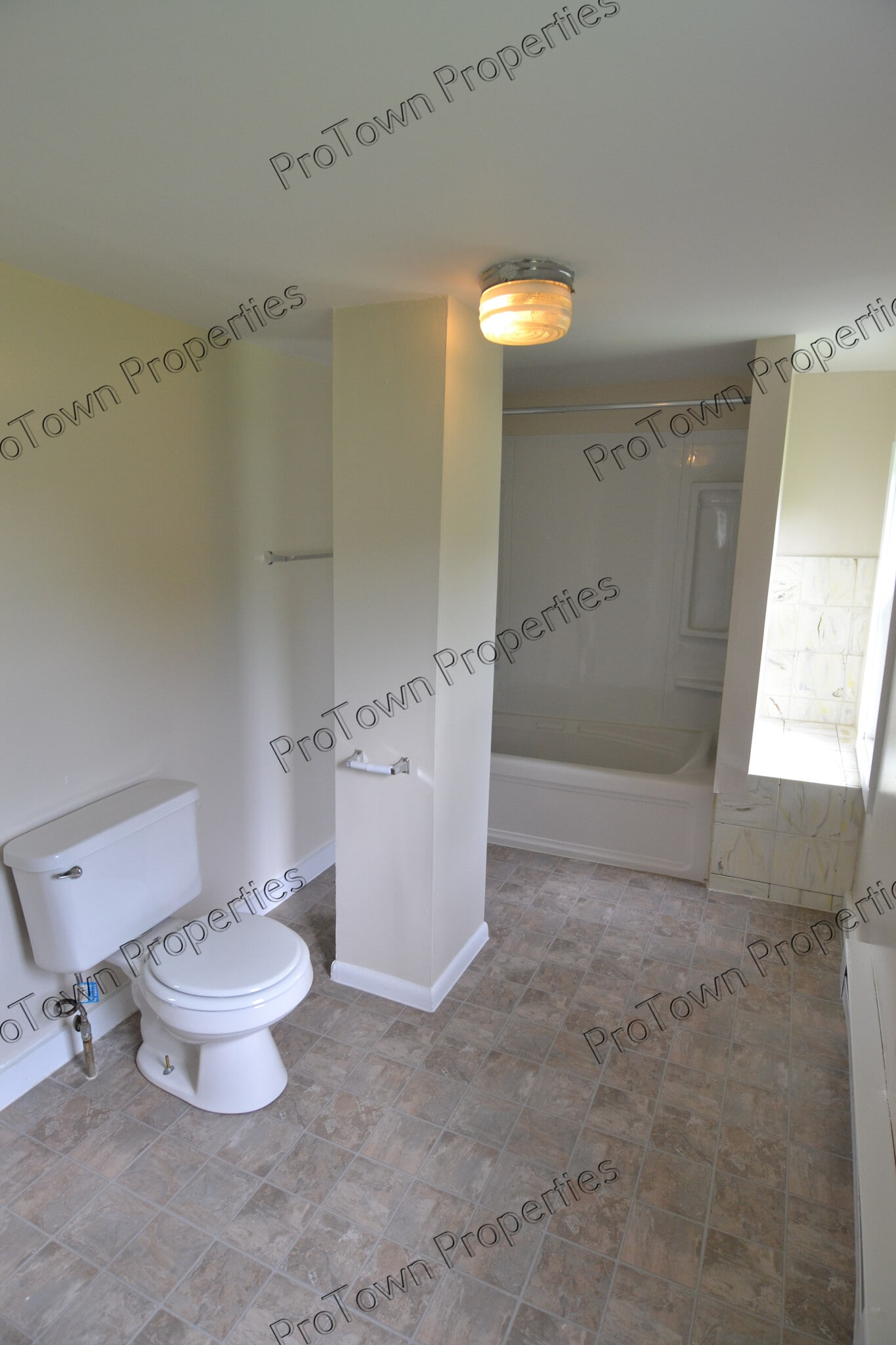 Building Photo - 508 S Des Plaines St