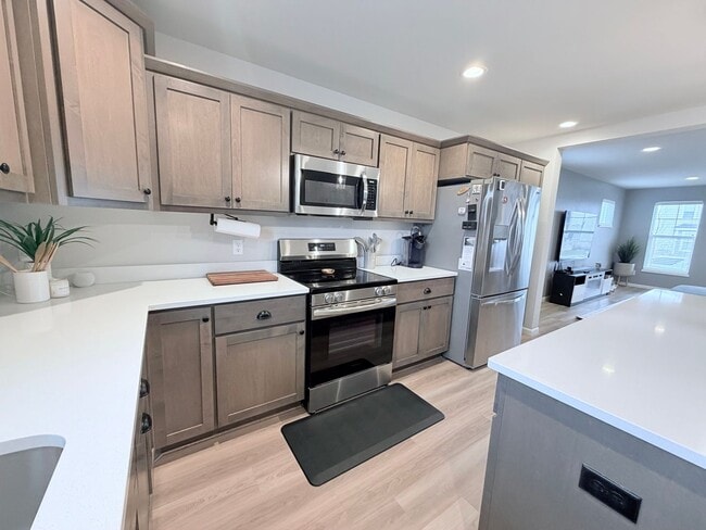 Building Photo - 3 Bed / 2.5 Bath Brand New House in Waunakee, WI!