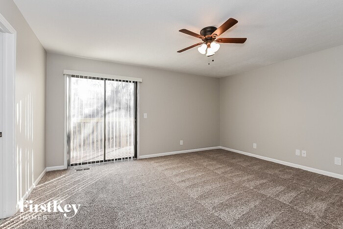 Building Photo - 440 Julie Anne Way
