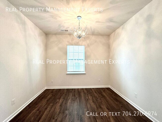 Building Photo - 4025 Lampasas Ln