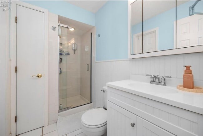 Building Photo - 154 Oakwood Dr