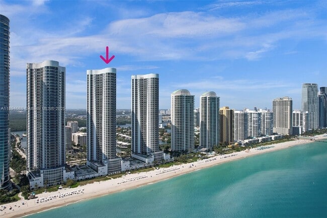 Building Photo - 15901 Collins Ave