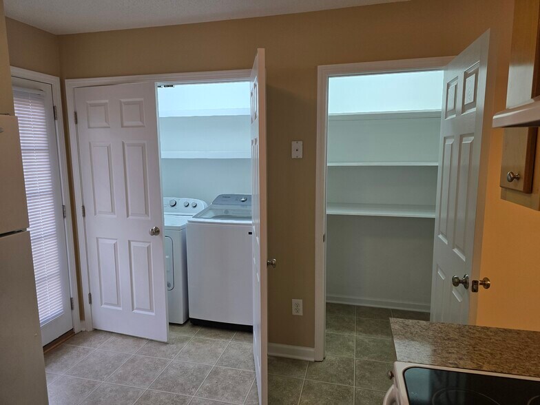 Washer/Dryer Closet/Pantry - 1114 Bill Avery Rd