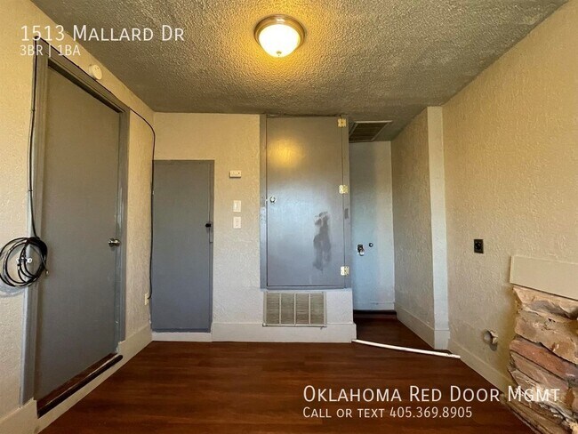 Building Photo - 1513 Mallard Dr