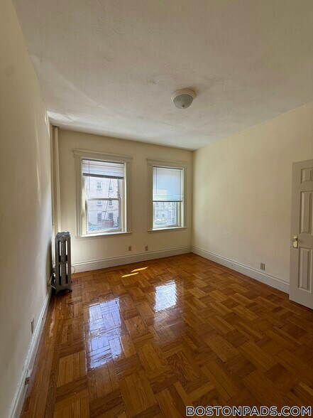 Building Photo - 32 Queensberry St