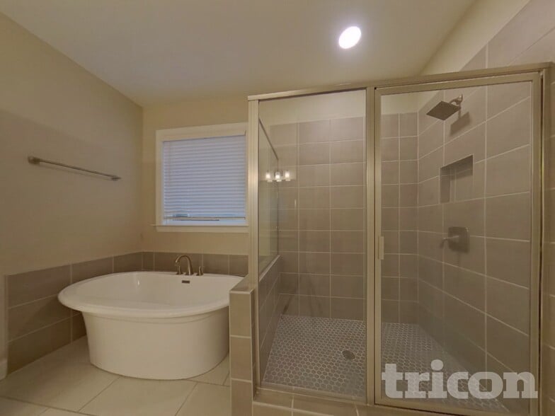 Building Photo - 1990 Woodmont Dr