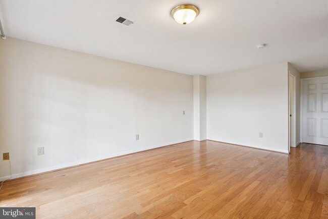 Building Photo - 43971 Kitts Hill Terrace