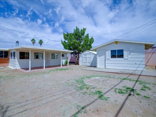 Building Photo - Fully Remodeled 3BR Home + Detached Bonus Room | Private Yard | Central A/C