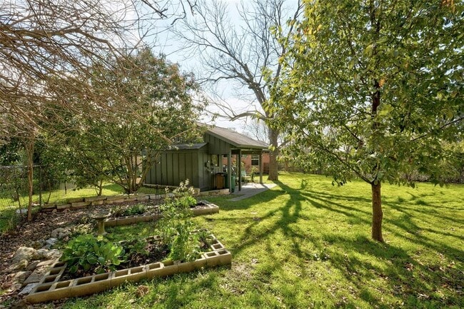 Building Photo - 4620 Englewood Dr