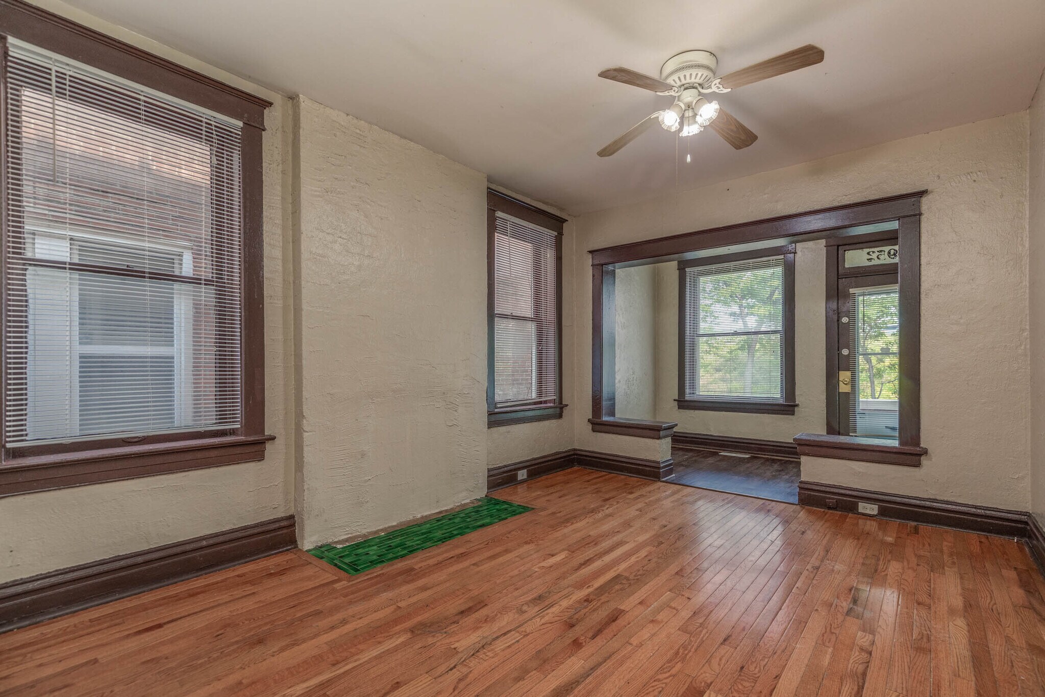 Building Photo - 3952 De Tonty St