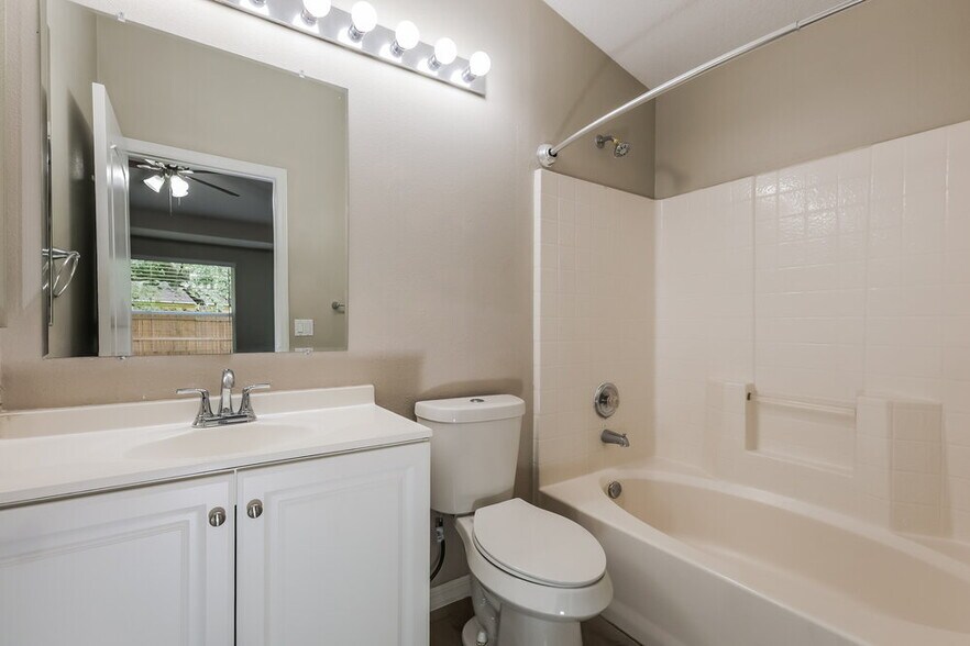 Building Photo - 1038 Harvest Moon Dr