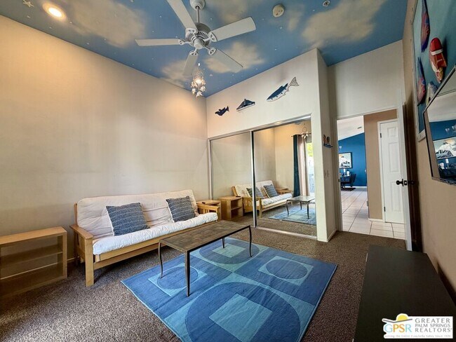 Building Photo - 9939 Vía Real