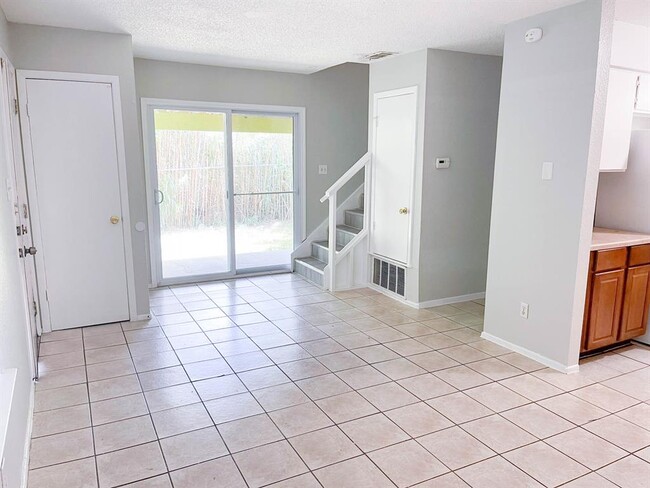 Building Photo - 1203 Southport Dr