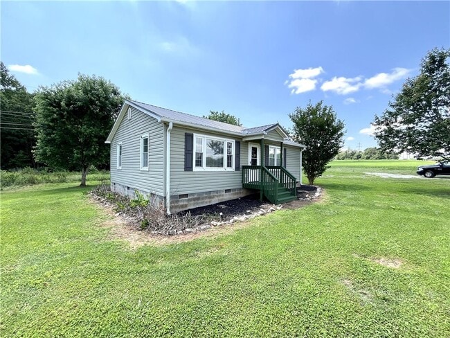 Building Photo - 393 Snow Creek Rd