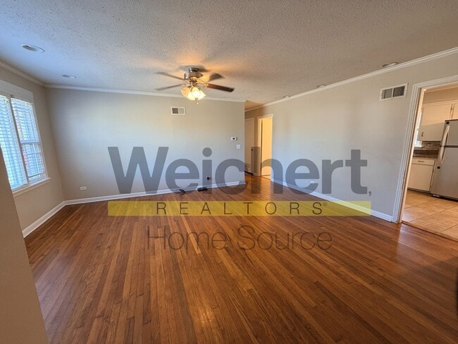 Building Photo - 3 bedroom, 1 bath in Sunset Hills